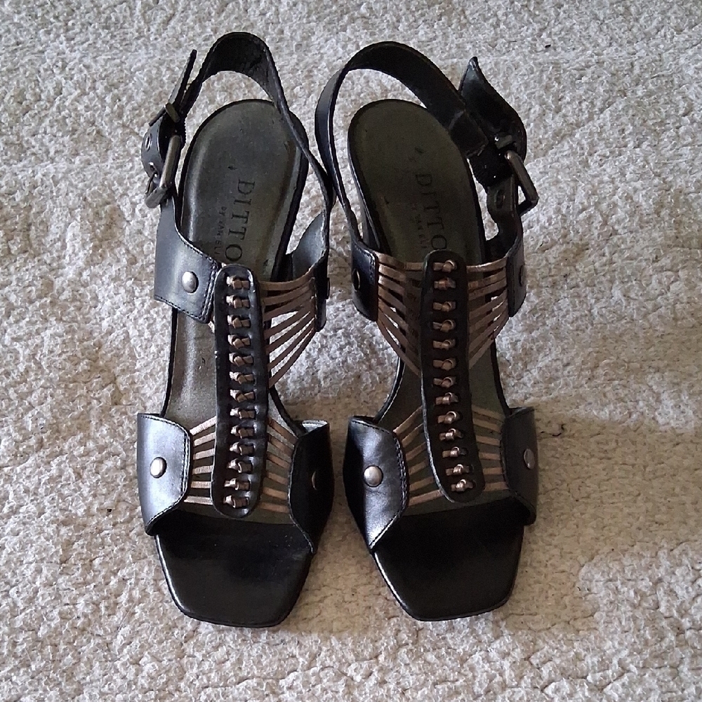VINTAGE Ditto By VAN ELI Black Sandals with Studded Straps